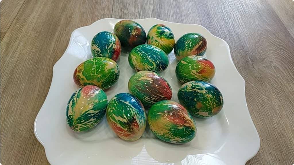 Вже багато років на Великдень яйця фарбую тільки так. Незвичайні способи фарбування яєць до Великодня