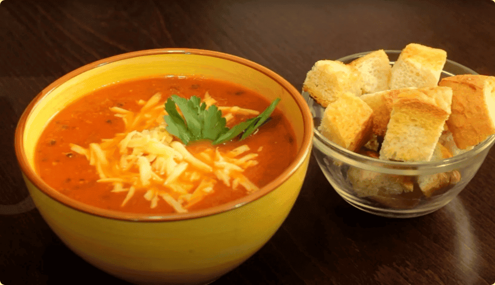 Томатний суп з сиром