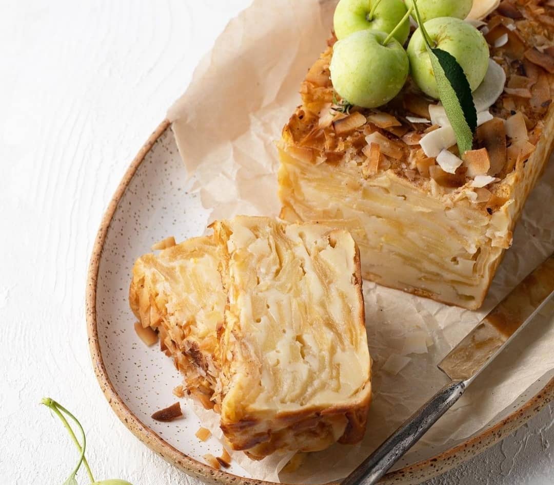 Яблучний пиріг-запіканка - дуже ніжний і смачний десерт. Шарлотка уже відійшла на другий план