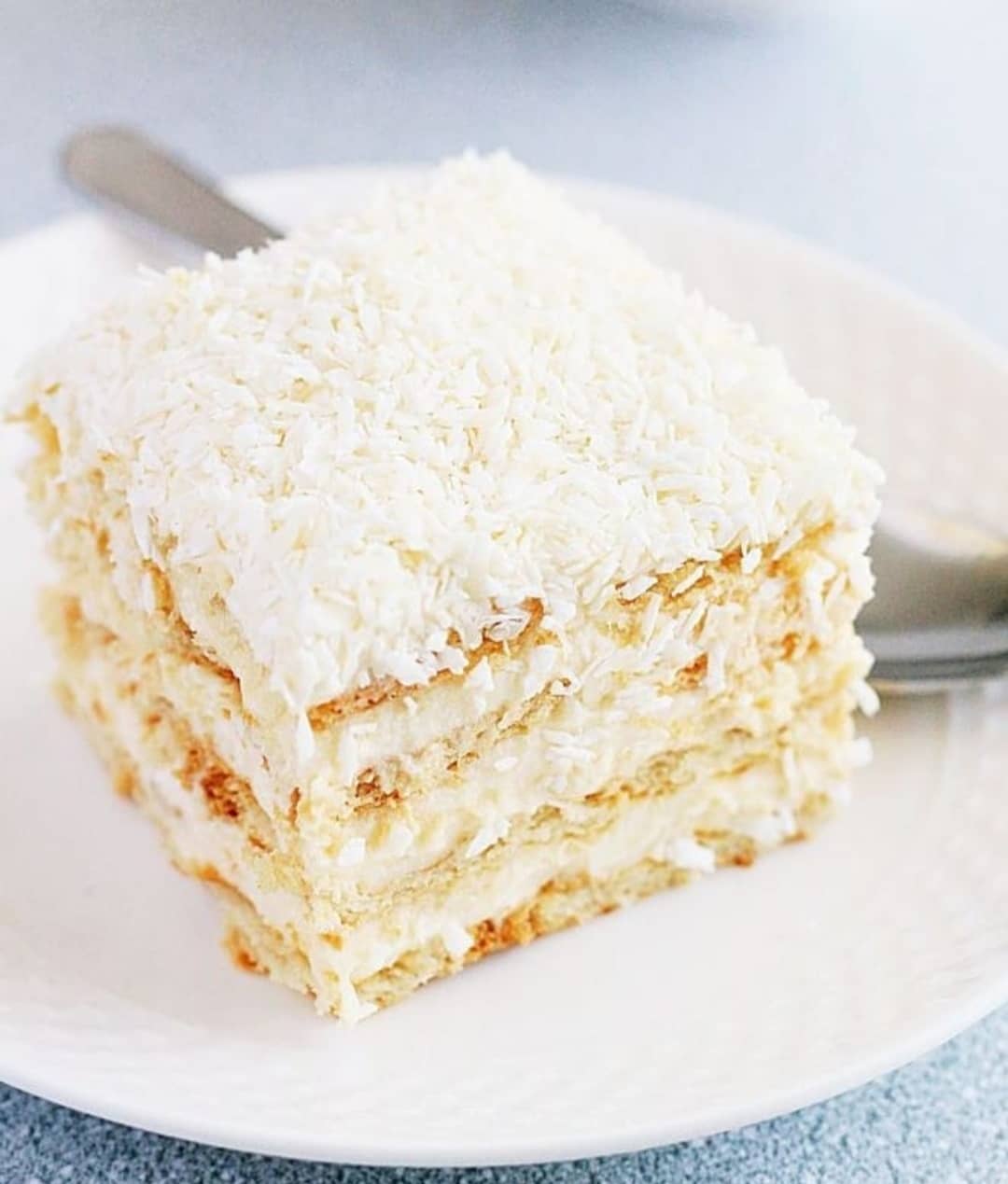 Торт без випічки "Рафаелло" - простий, ароматний кокосовий десерт, який смакуватиме всім