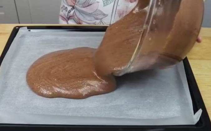 Дитячий торт "Кіндер молочний ломтик" в домашніх умовах - покроковий рецепт з фото