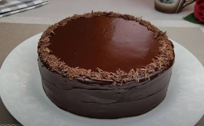 Шоколадний торт без духовки, без яєць, без борошна - покроковий рецепт з фото