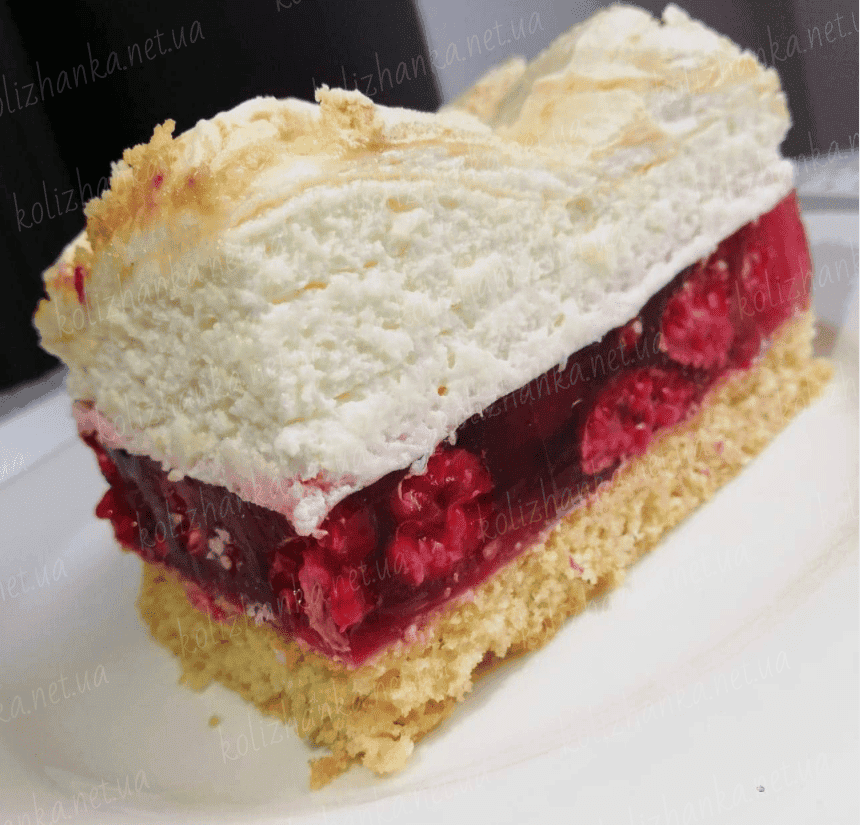 Торт "Малинова хмаринка" - простий та смачний рецепт