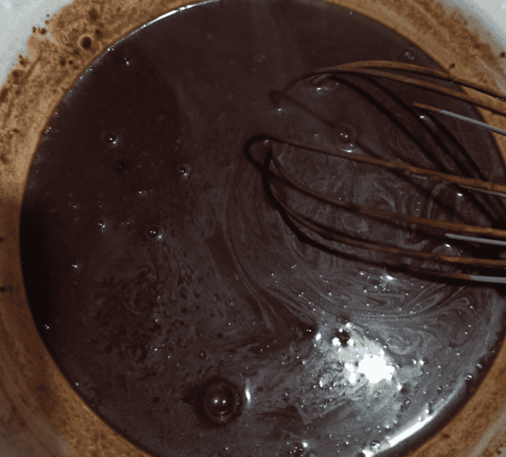 Шоколадний торт "Ягідна насолода" - покроковий рецепт приготування з фото