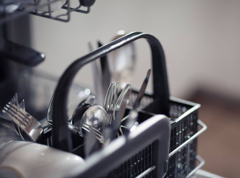 Як правильно мити посуд у посудомийній машині: 5 найкращих порад