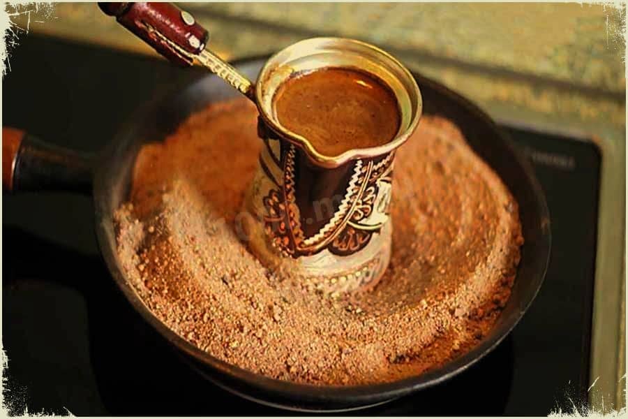 Як правильно варити каву у турці